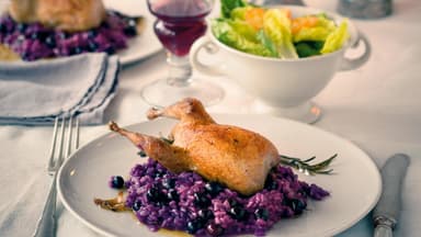 Wachteln auf Blaubeer-Risotto