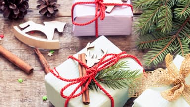 Weihnachtliche Geschenkanhänger können Sie ganz leicht selber machen 