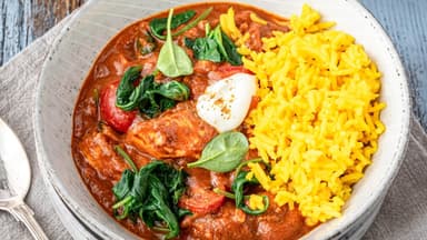Indisches Hähnchencurry mit Spinat und Reis
