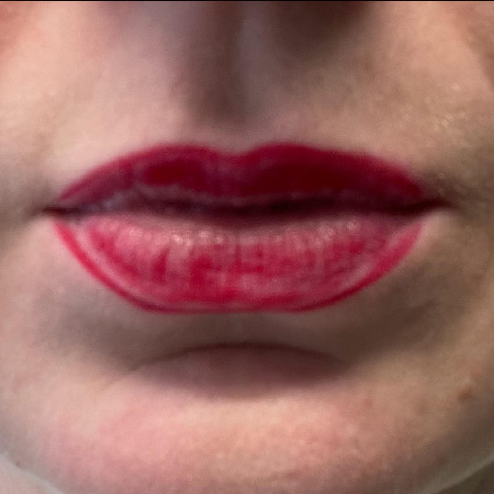 Lippen größer schminken Lipliner verblenden
