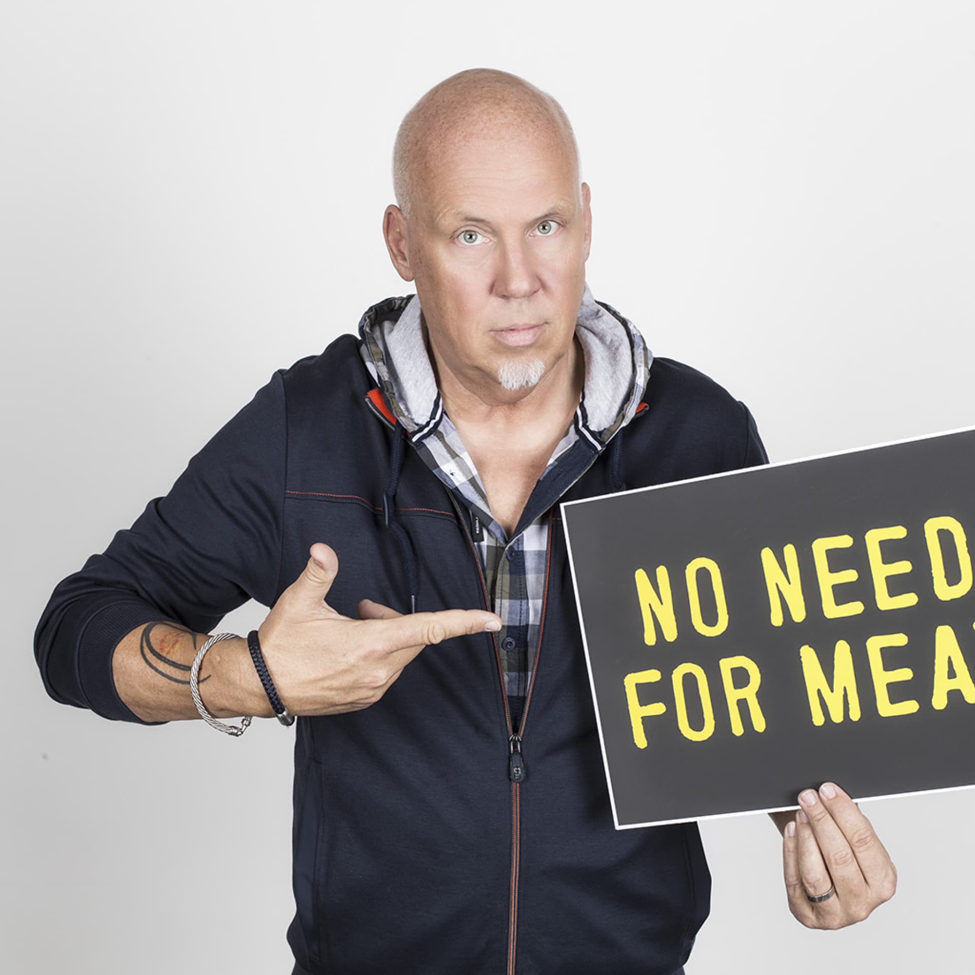 Buchautor Andreas Bär Läskar für veganes Kochbuch "No Need For Meat" aus dem TRIAS Verlag Buchautor Andreas Bär Läskar für veganes Kochbuch "No Need For Meat" aus dem TRIAS Verlag