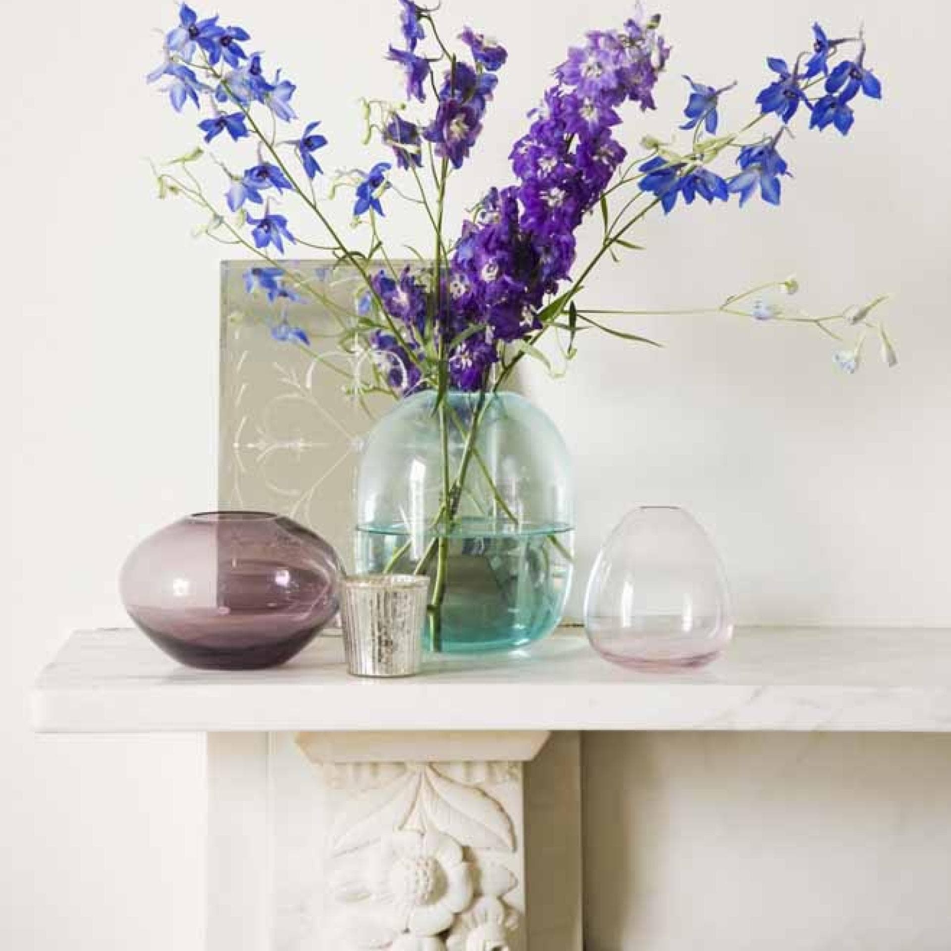 Blaue Blumen in einer Vase