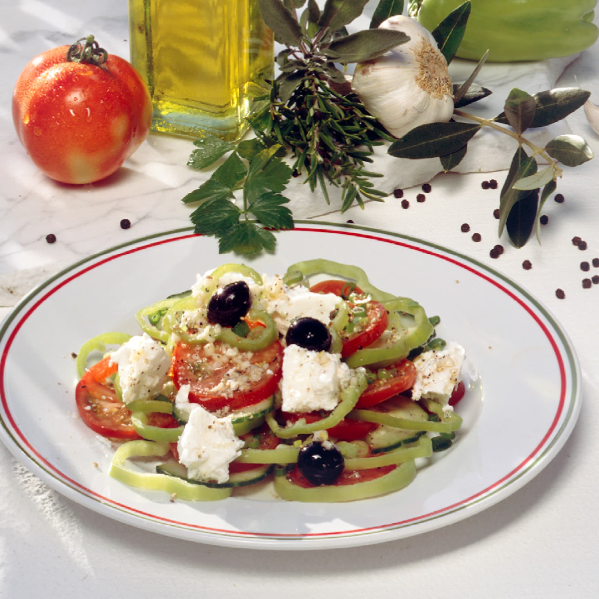 Schopska-Salat Salat aus Paprika, Tomaten und Feta