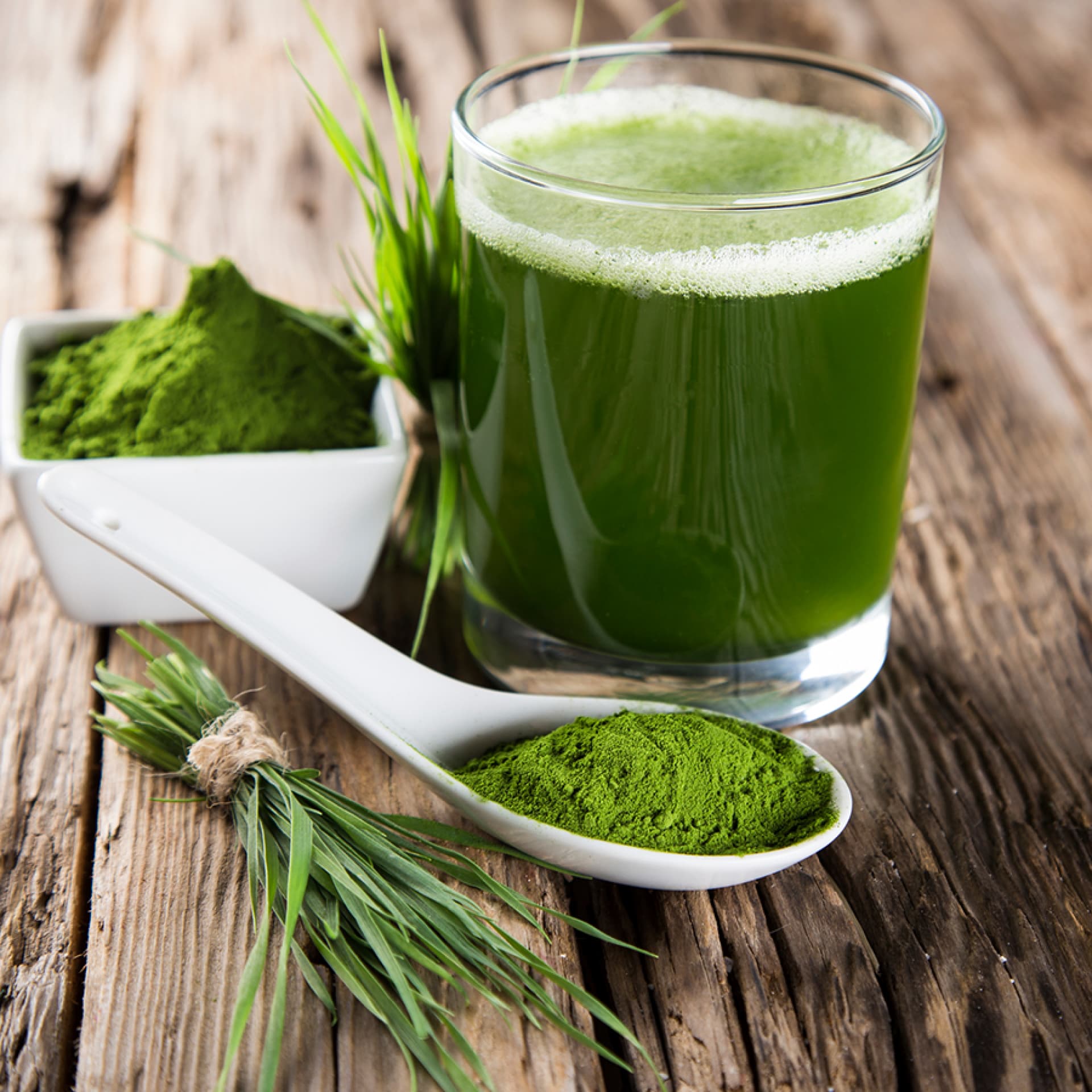 Gerstengras in Pulver-, Saft und Naturform