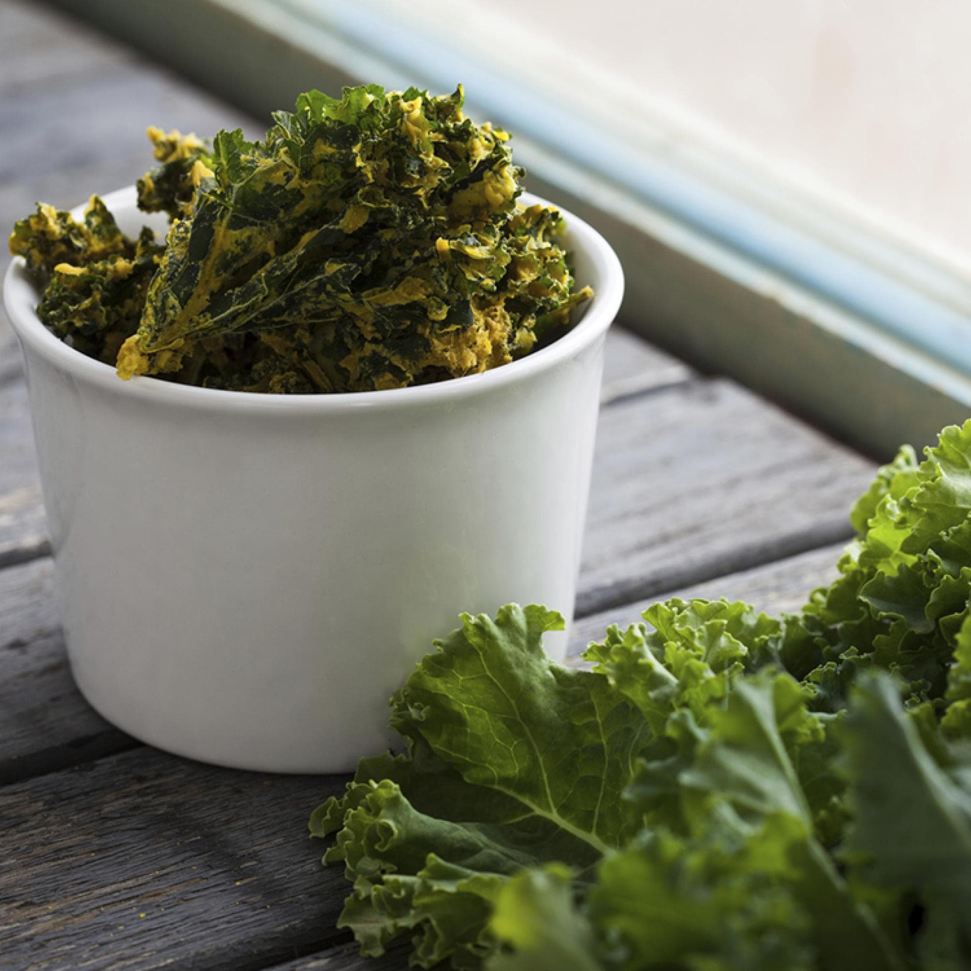 Kale Chips aus Grünkohl - Folgen Sie den Trend aus den USA und knabbern Sie fettarm und gesund Chips