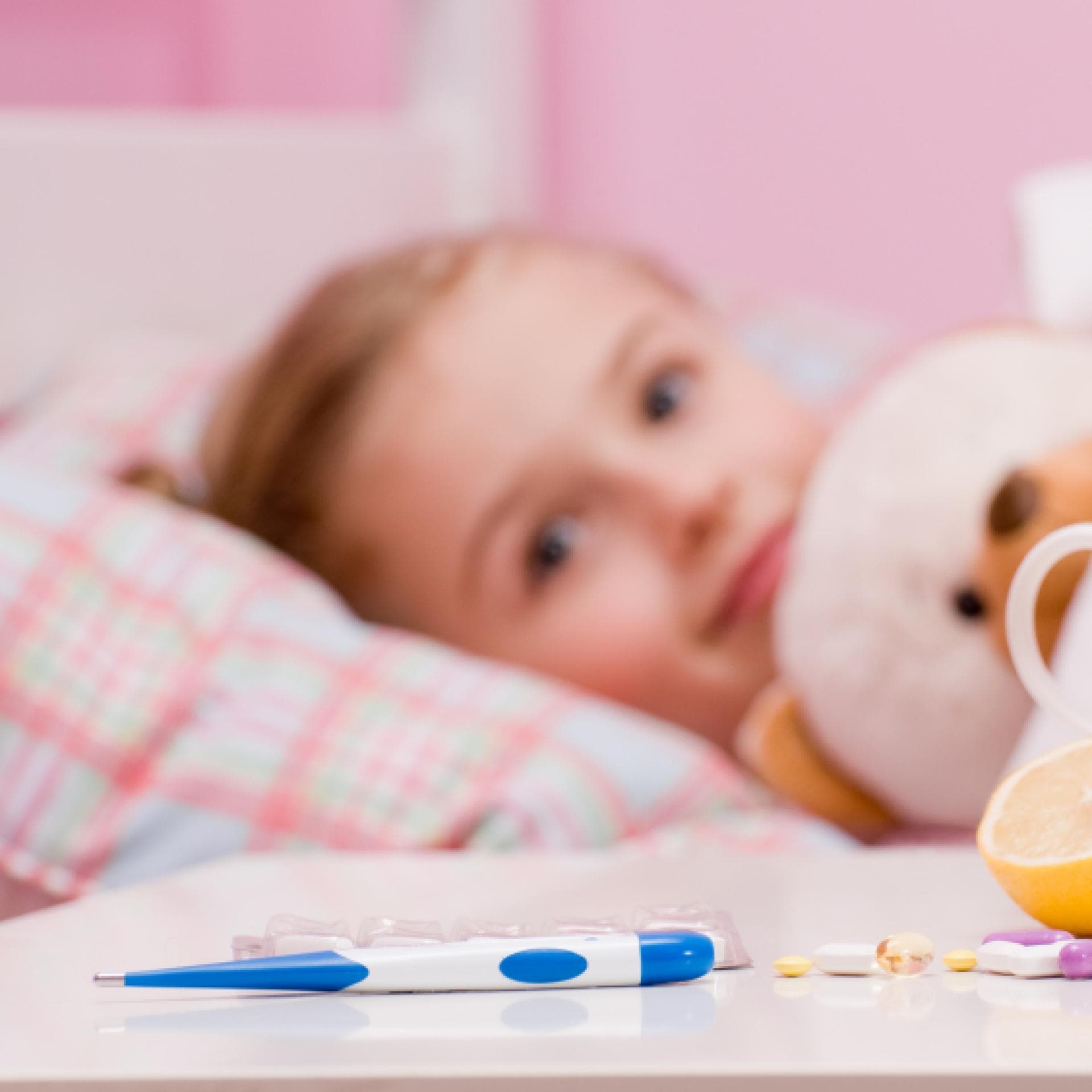 Mädchen mit Teddy