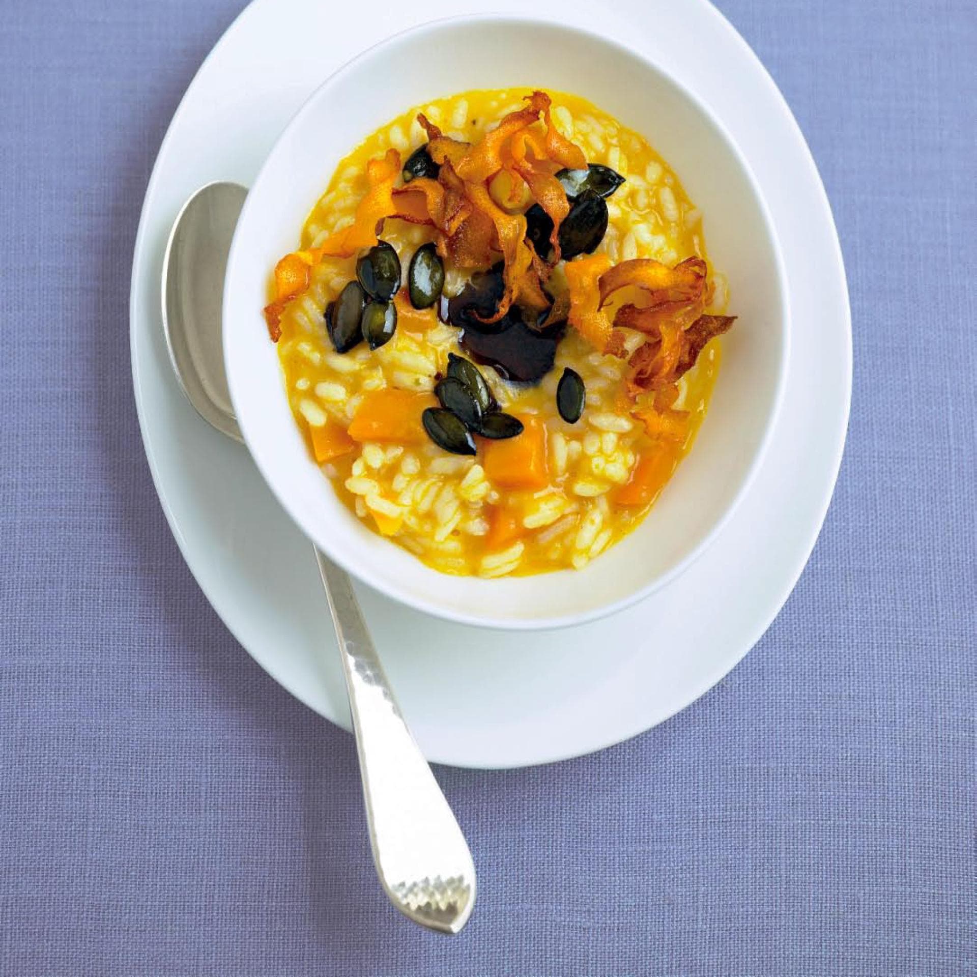 Kürbis-Risotto mir Kürbis-Chips - Das leckere Rezept von Sterneköchin Cornelia Poletto finden Sie bei uns