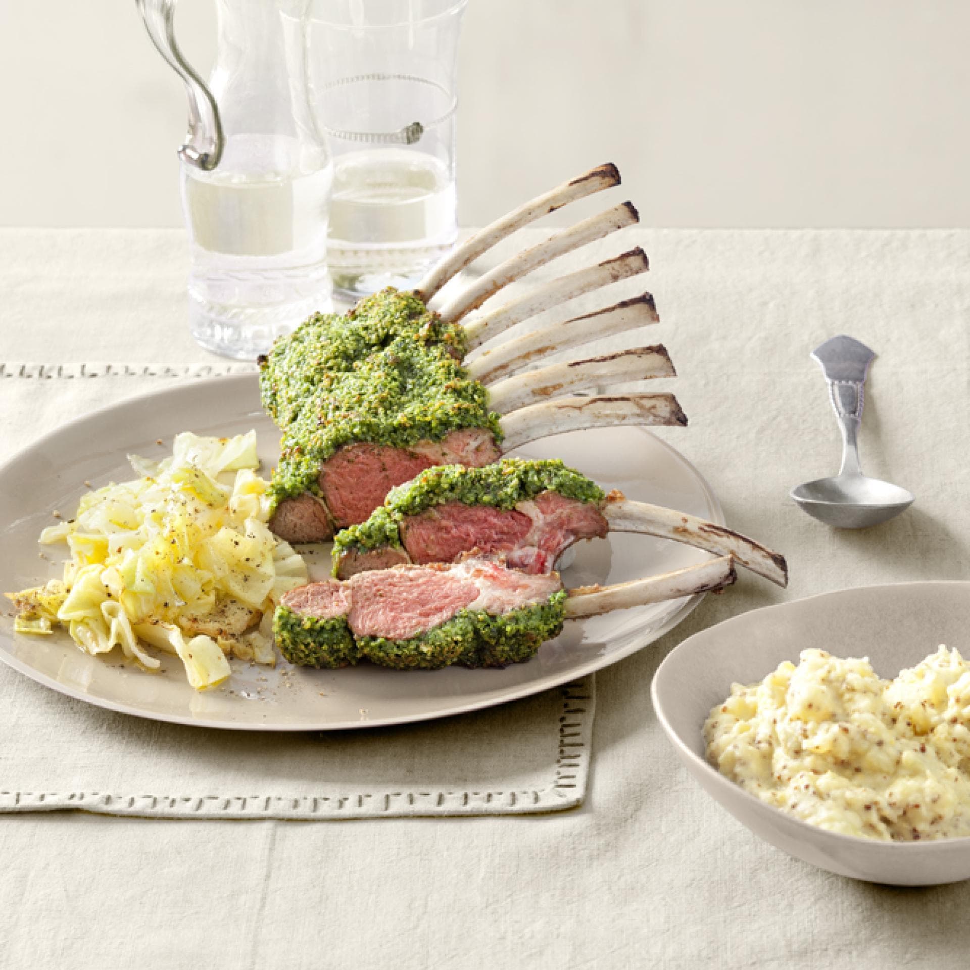 Lammkarree mit Pinienkern- Kruste