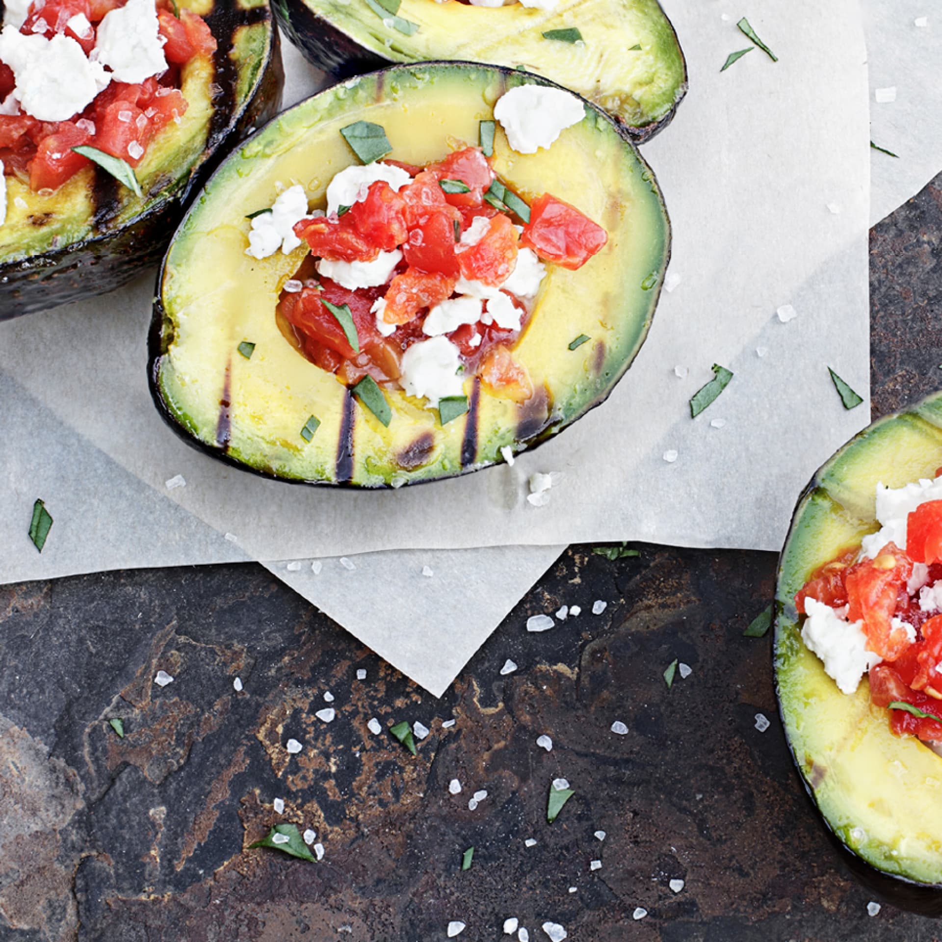 Avocado vom Grill mit Tomaten Rezept für leckere Avocado vom Grill mit Tomaten