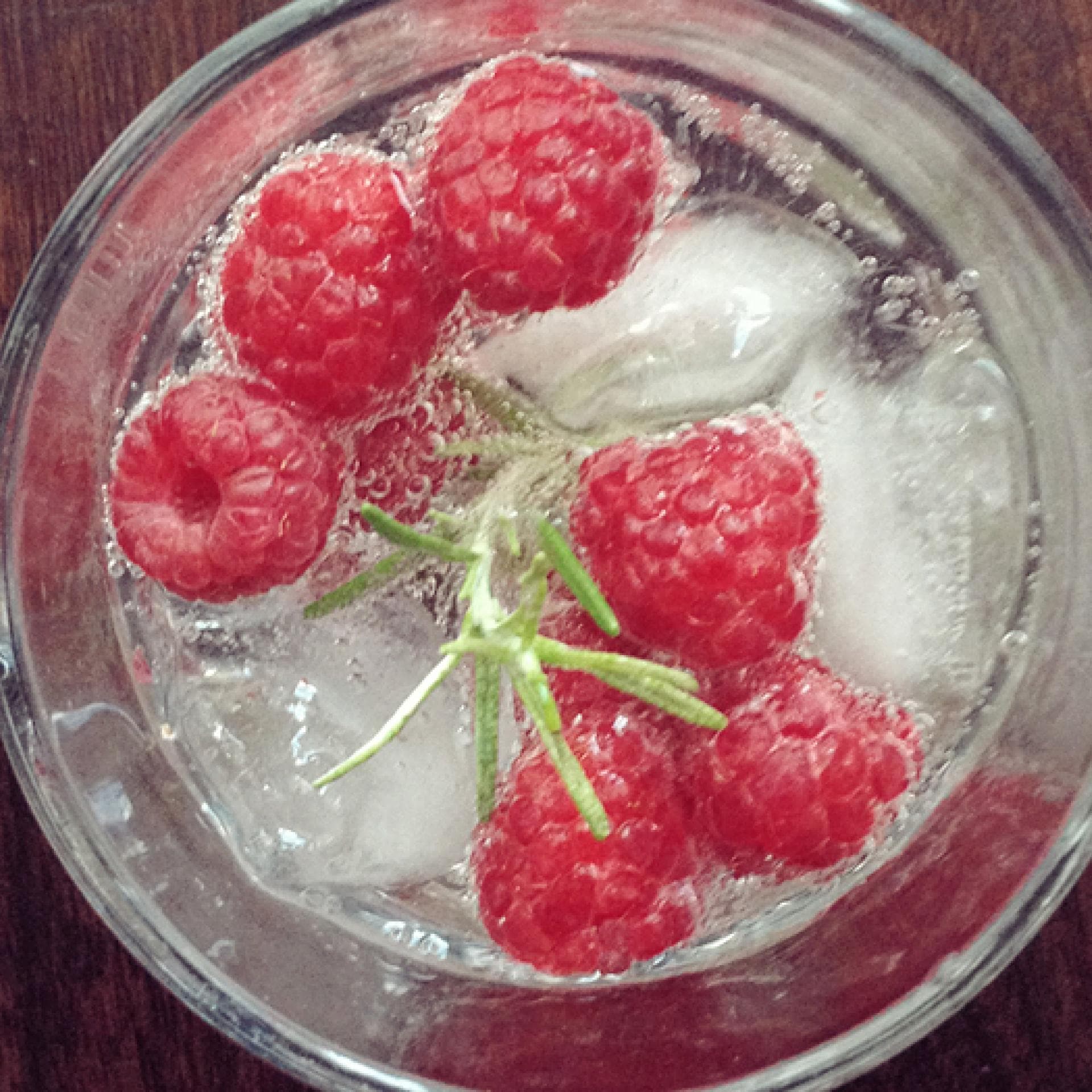 Himbeer-Rosmarin-Cocktail