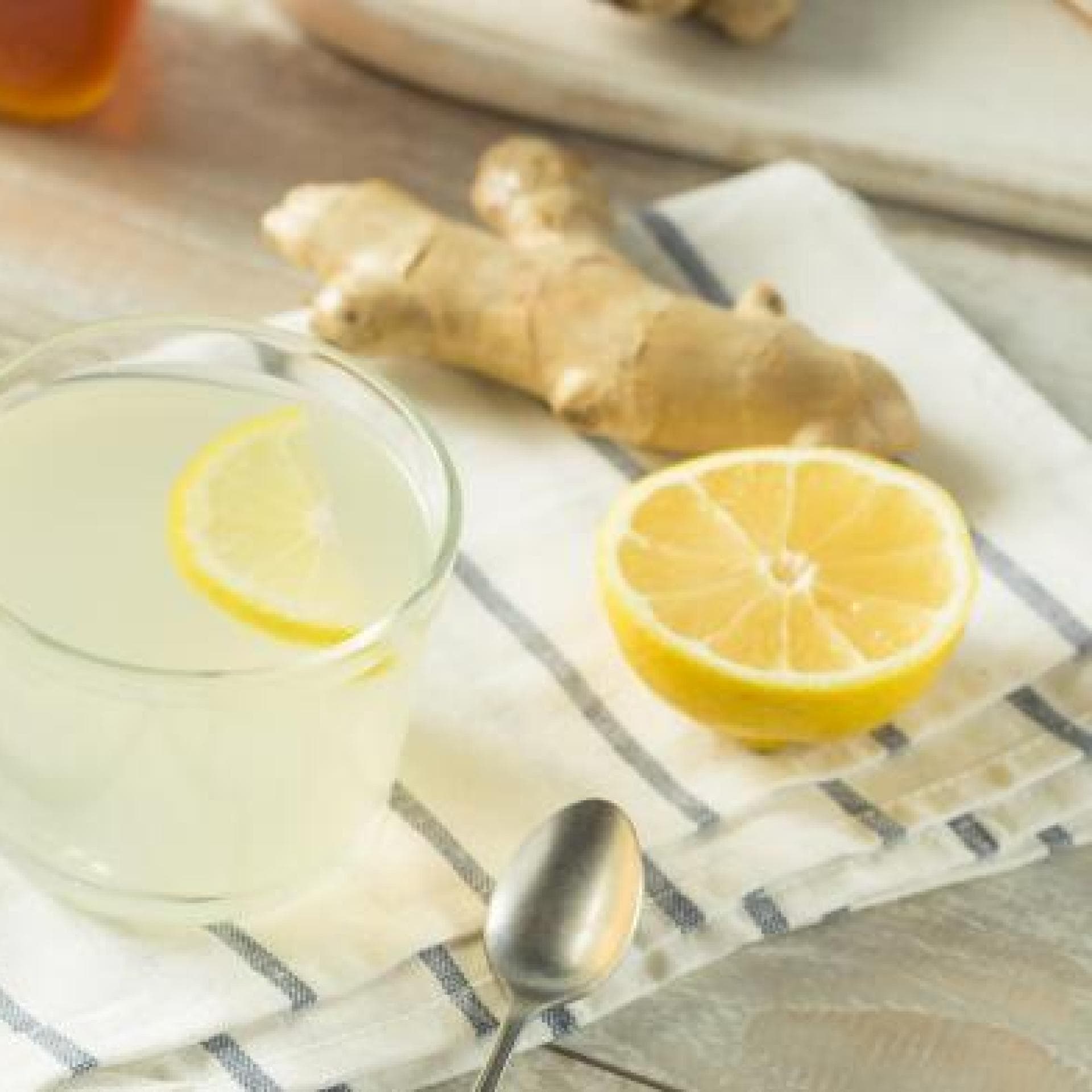 Schlankwasser-Rezept mit Ingwer und Zitrone