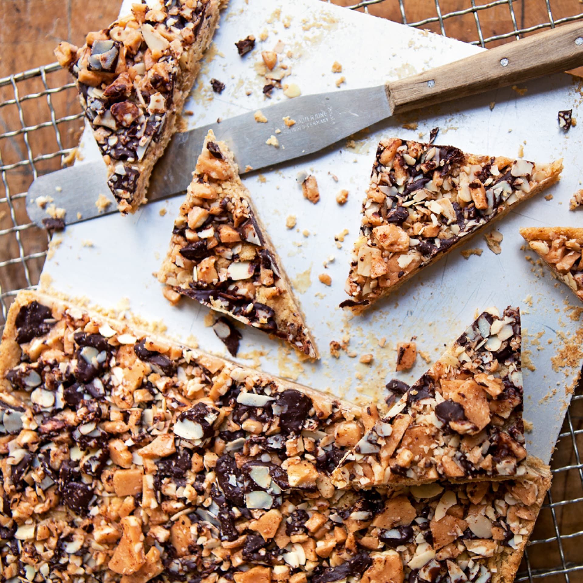 Leckere Toffee Crunch Almond Roca Leckere Toffee Crunch Almond Roca - Das Rezept von Cynthia Barcomi finden Sie bei uns