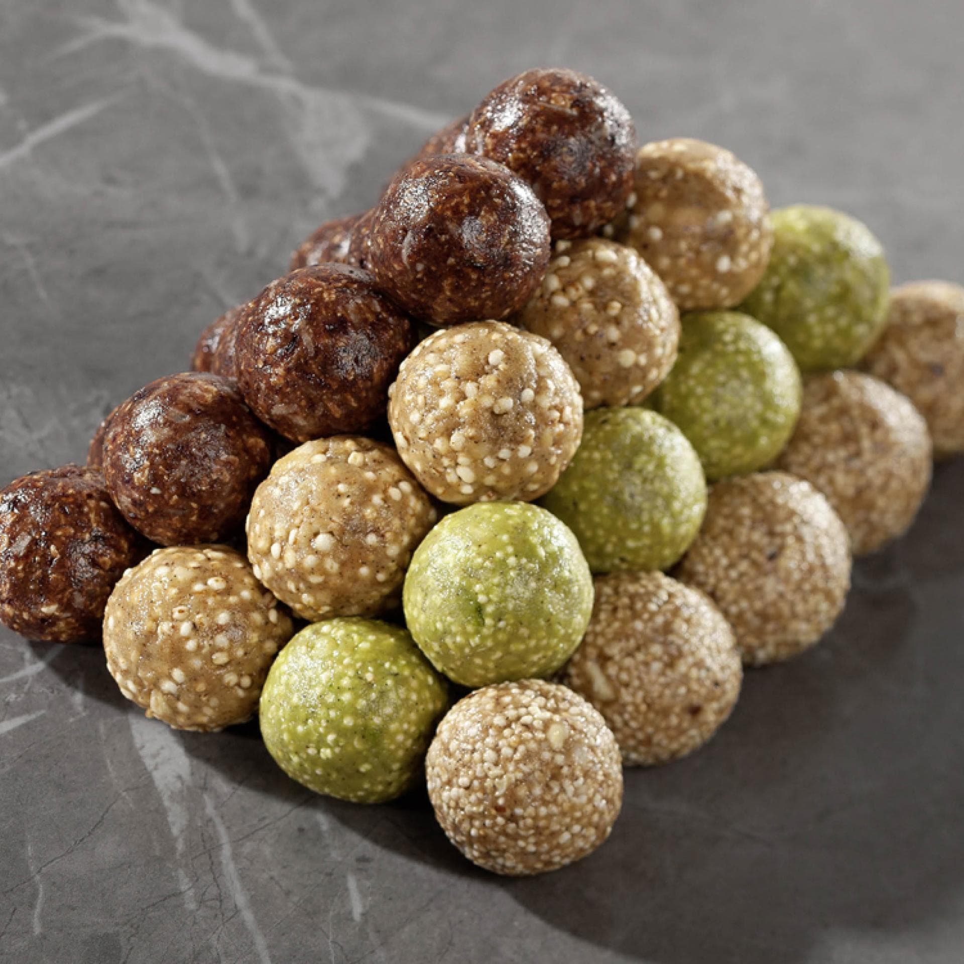 Vegane Nuss Vanille Kugeln - Das Rezept für die vegane Süßigkeit finden Sie bei uns