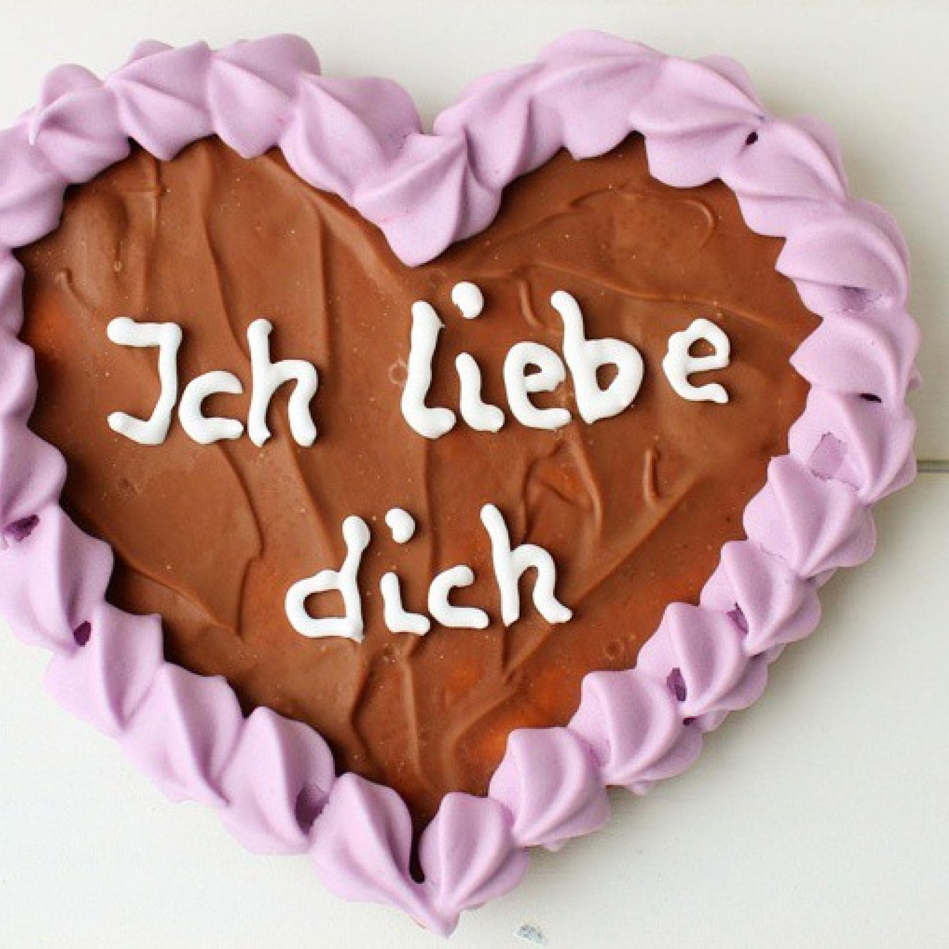 Rezept für leckeres Lebkuchenherz Ein selbstgemachtes Lebkuchenherz eignet sich besonders gut als Geschenk für den Valentinstag