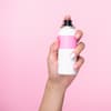 Haarspray in der Hand