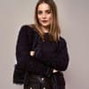 Model in gestrickter Bouclé-Jacke von Rico Design