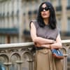 Frau trägt Top Streetstyle
