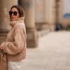 Frau Strickpullover