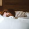 Frau im Bett