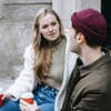Frau und Mann sprechen