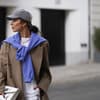 Frau mit Basecap