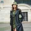 Langer Ledertrenchcoat