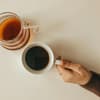 Teekanne und Teetasse.