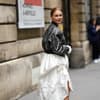 Maxikleid mit Lederjacke 