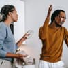 Launische Menschen streiten 