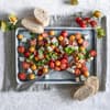Tomate-Mozzarella-Salat mit Physalis 