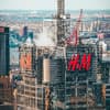 H&M-Logo auf Wolkenkratzer