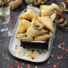 Knuspertäschchen mit Johannisbeere und Ziegenkäse 