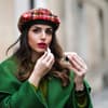 Frau mit Mob Wife Make-up