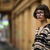 Influencerin Lea Neumann mit Brille und Bob-Frisur