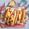 Sloppy Joe Hot Dogs mit Popcorn