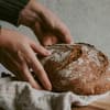 Frisch gebackenes und knuspriges Brot
