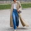 Darja Barannik trägt einen Car Coat im Streetstyle
