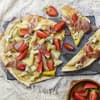 Spargel-Flammkuchen mit Erdbeeren 