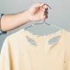 T-Shirt mit Löchern