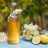 Selbst gemachter Holunderblütensirup