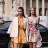 Blumenkleider im Streetstyle