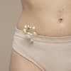 Frau in Unterhose