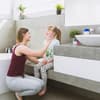 Mutter und Tochter im Badezimmer