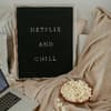 Schild mit der Beschriftung "Netflix and Chill"