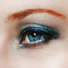 Frau mit dem besten Glitzer-Lidschatten auf den Augen