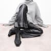 Frau trägt Schuhe von Copenhagen Studios