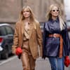 Jeanette Madsen und Thora Valdimars in den Jacken-Trends 2025 