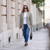 Blazer-Outfits, welches schlicht ist 