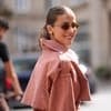Digital Creator Nina Sandbech mit Sleek-Zopf