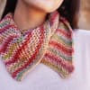 Model mit gestricktem Nickituch von Lana Grossa